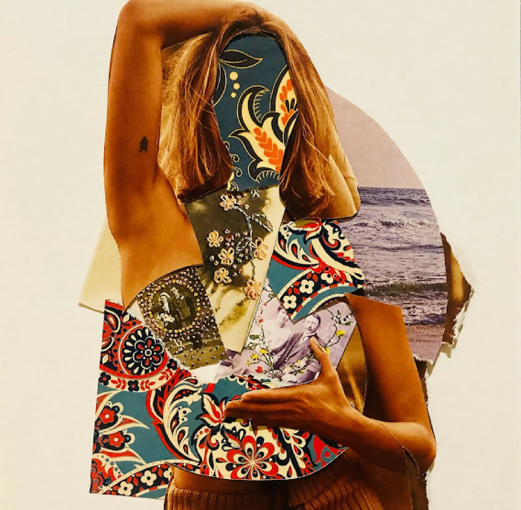 Tirage encadré : femme de dos, robe multicolore à motifs décoratifs