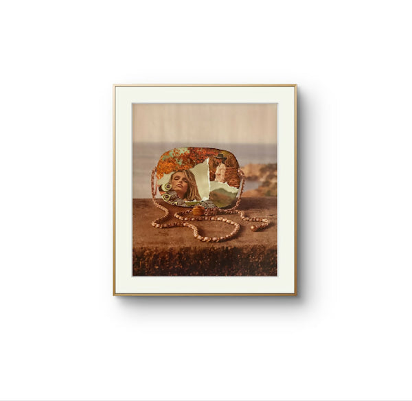 Tableau imprimé encadré, motif ocre et portrait avec cordons torsadés