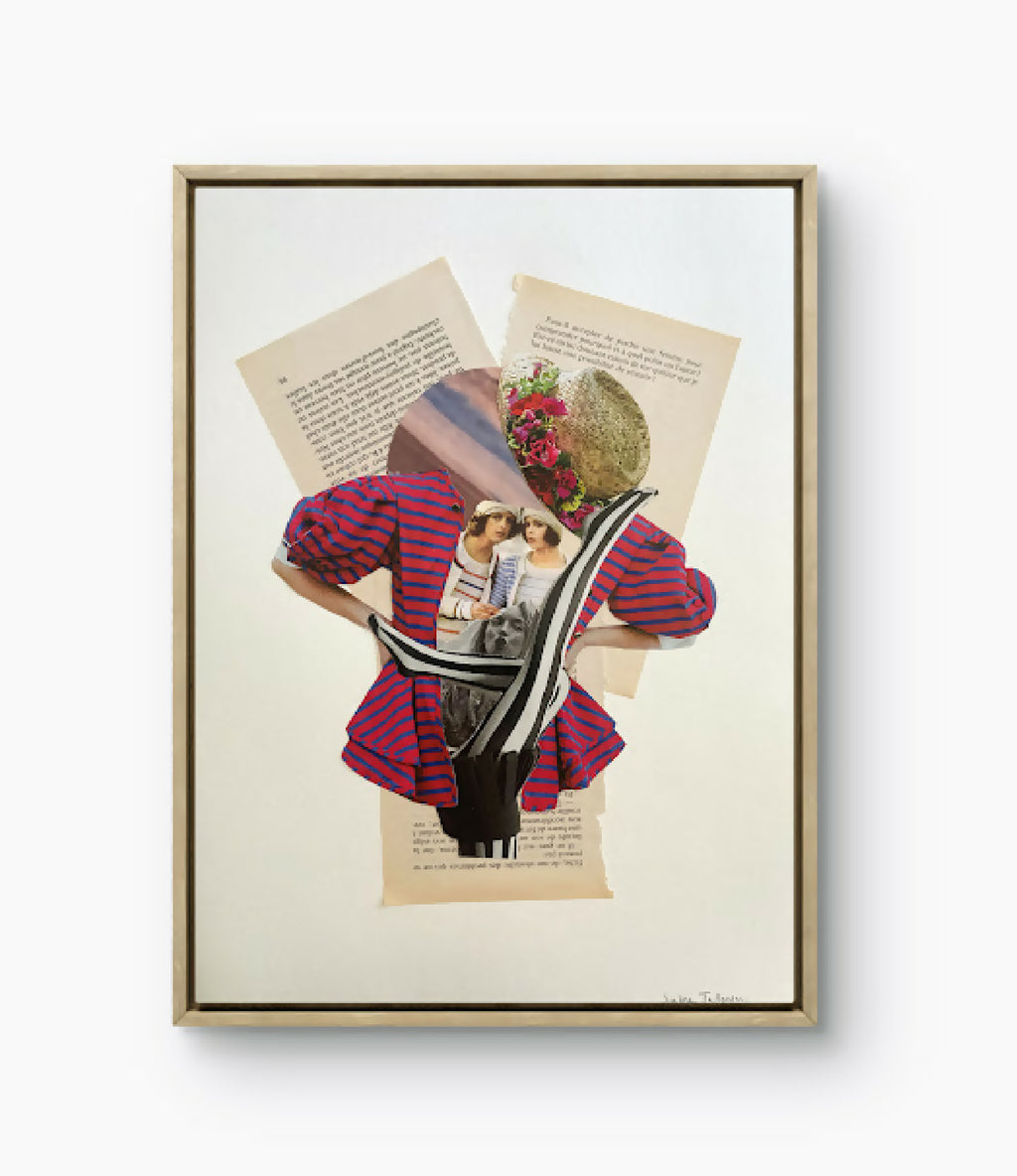 Affiche encadrée avec collage de personnages, grand chapeau en paille et robe rayée rouge.