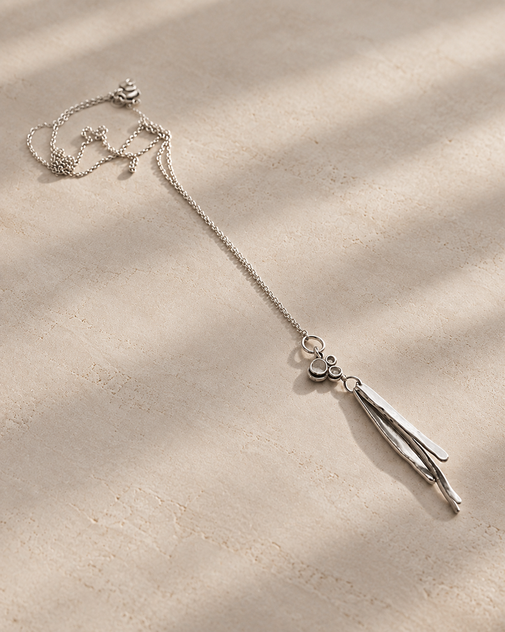 Collier discret et subtil en argent massif, Pendentif avec pampilles