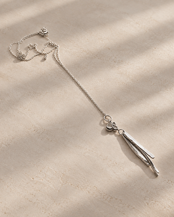 Collier discret et subtil en argent massif, Pendentif avec pampilles