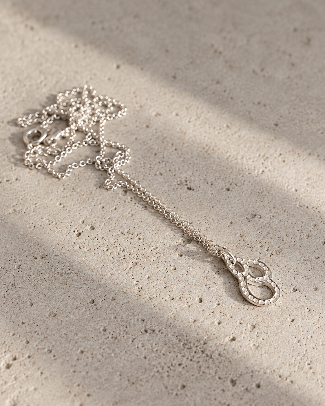 Collier minimaliste en argent massif