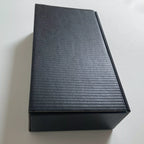 Boîte cadeau noire rectangulaire, couvercle texturé pour collier