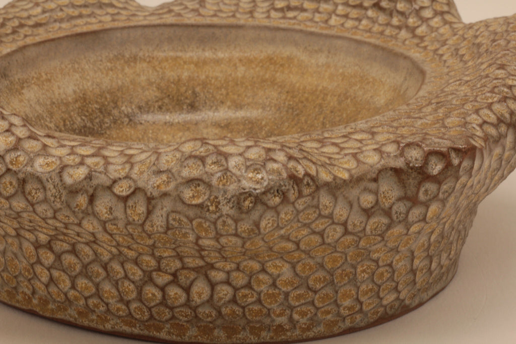 Coupelle double paroi beige, bord et paroi extérieure à relief en gouttelettes