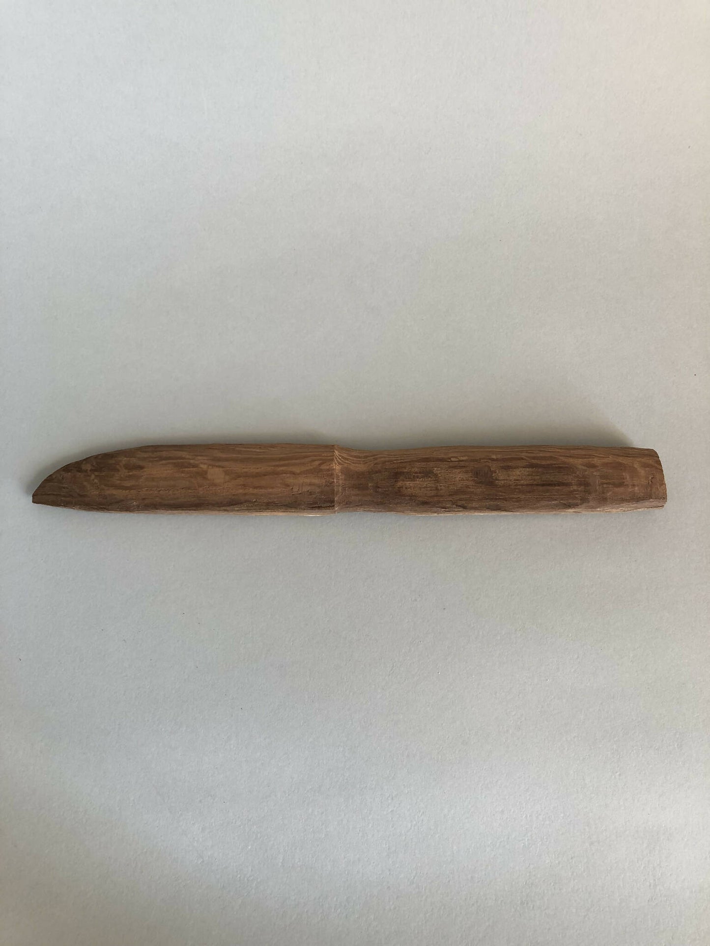couteau en bois sculpte a la main artisanat francais