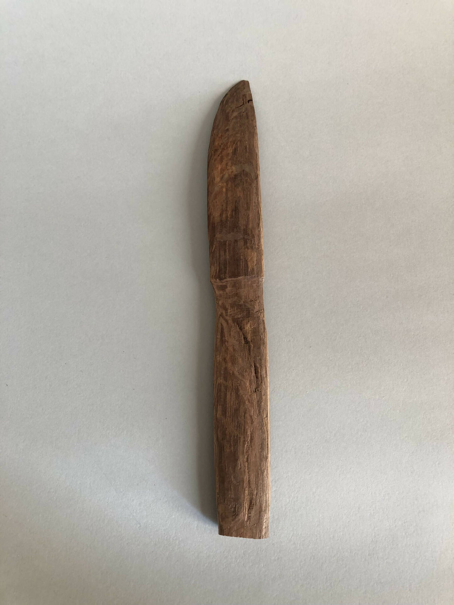 couteau en bois sculpte a la main artisanat francais