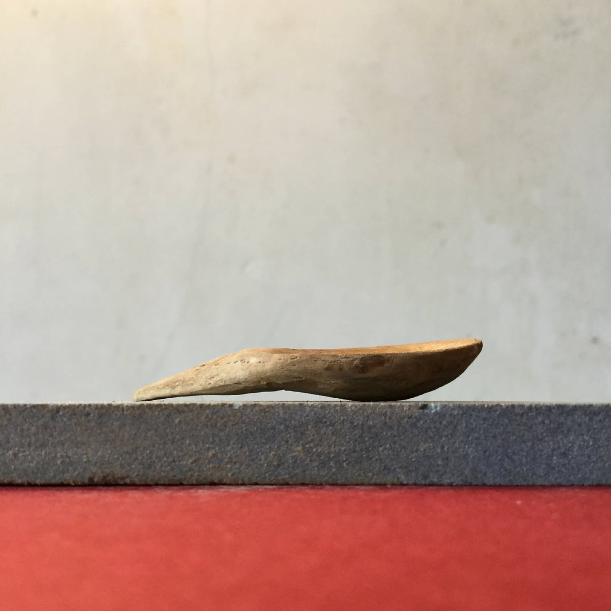 Cuillère à cosmétiques en bois clair, petite forme ovale