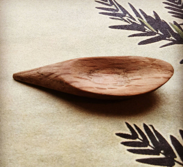 Cuillère à cosmétiques en bois marron, forme ovale pointue