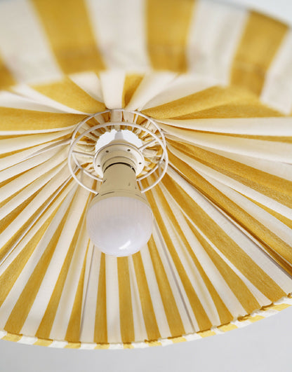 Suspension conique rayée Malala : luminaire graphique et chaleureux, made in France