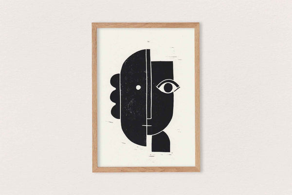 Linogravure encadrée, visuel abstrait noir et blanc avec lignes fines, cadre bois clair.