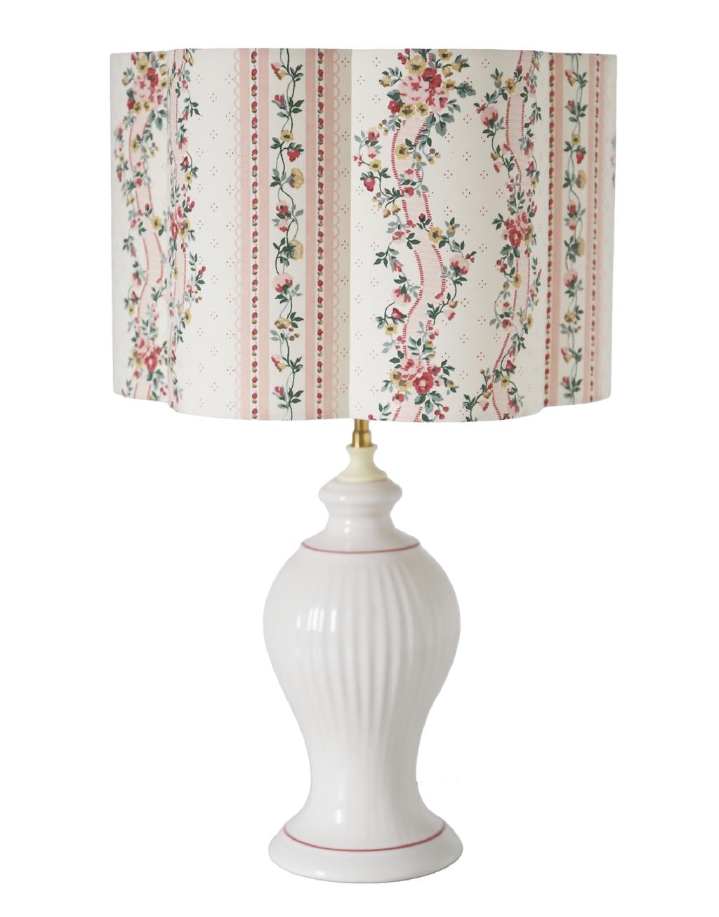 Abat-jour forme fleur Flora Pontavel sur lampe, motif fleuri crème et rayures, base blanche