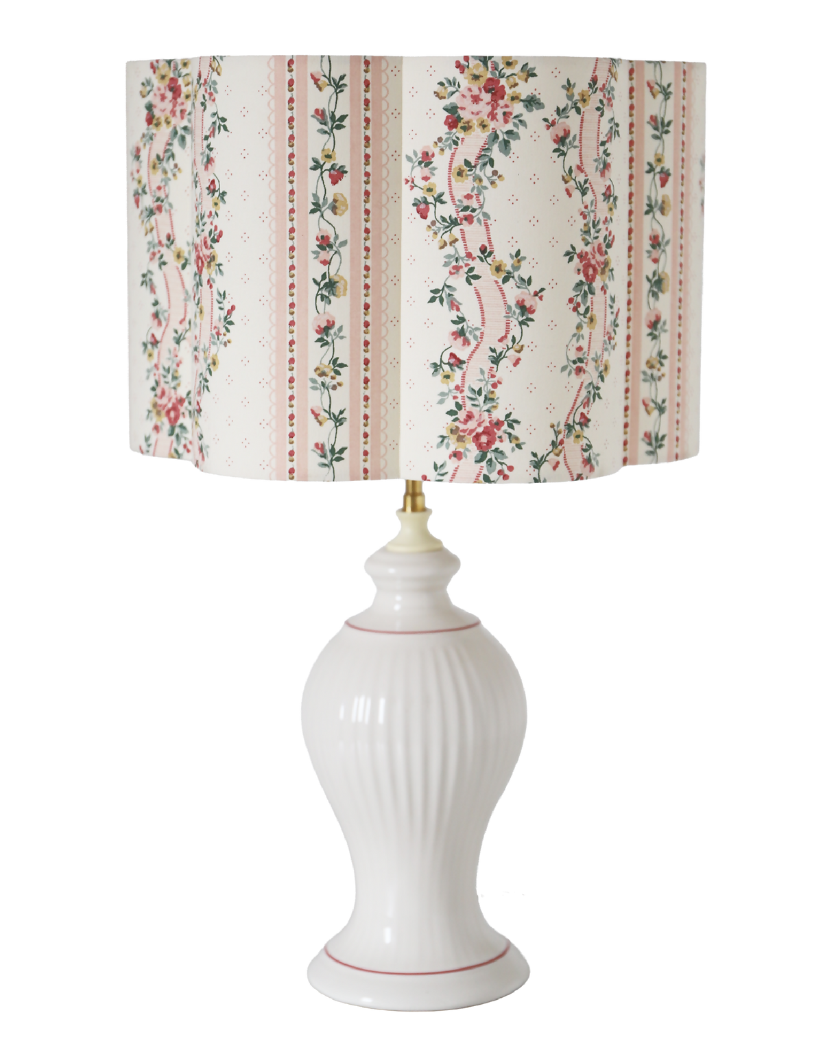 Abat-jour forme fleur Flora Pontavel sur lampe, motif fleuri crème et rayures, base blanche