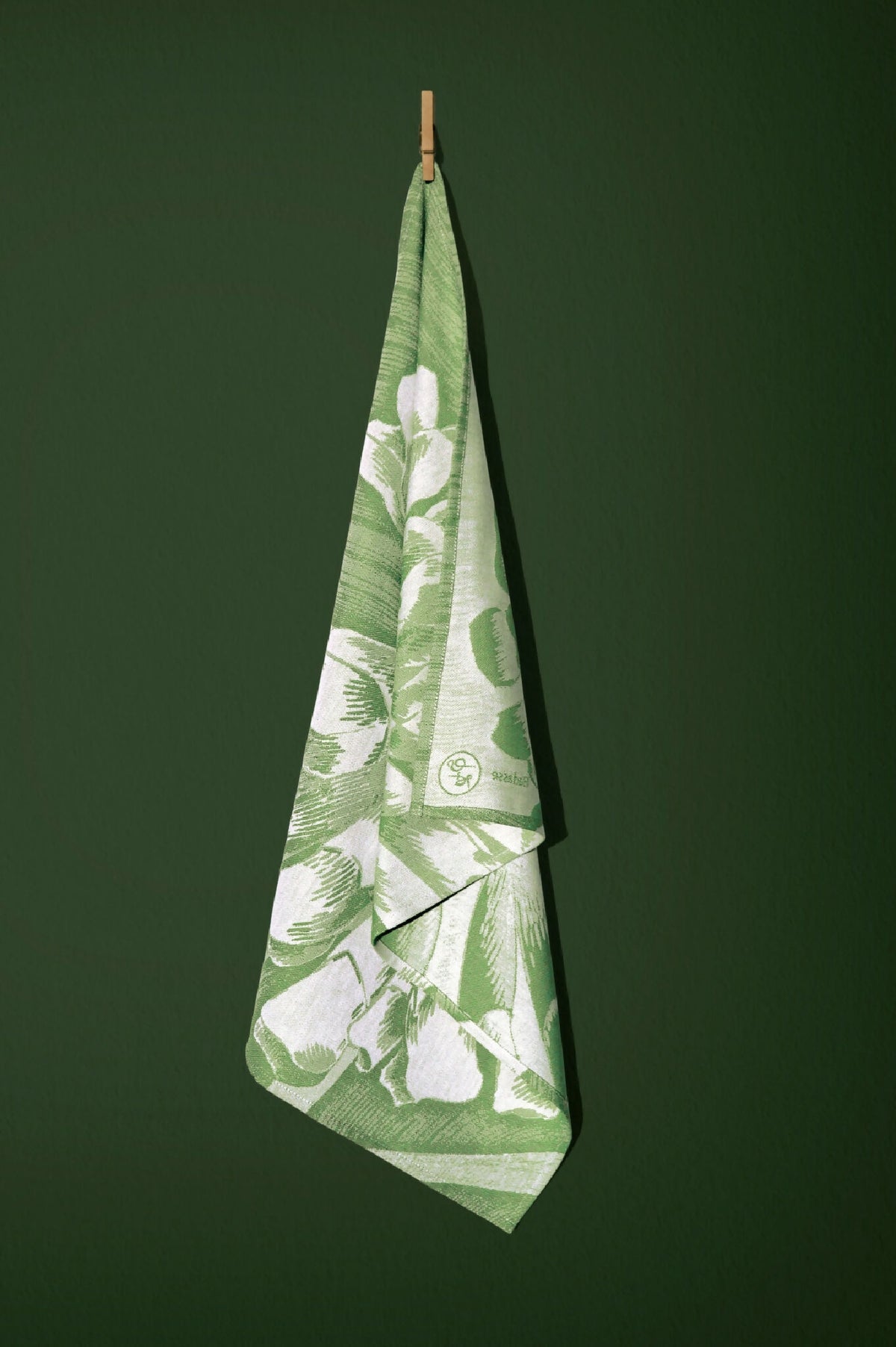 Torchon imprimé vert et blanc, plié et suspendu, tissu texturé