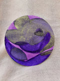 Encre artistique ronde violet et bleu, effet abstrait sur fond clair