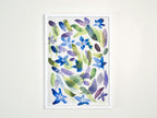 Tableau aquarelle encadré, motif fleuri de pervenche en bleu, vert et violet sur fond clair.