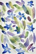 Impression aquarelle de fleurs et feuilles de pervenche, tons bleu, vert, violet sur fond clair.