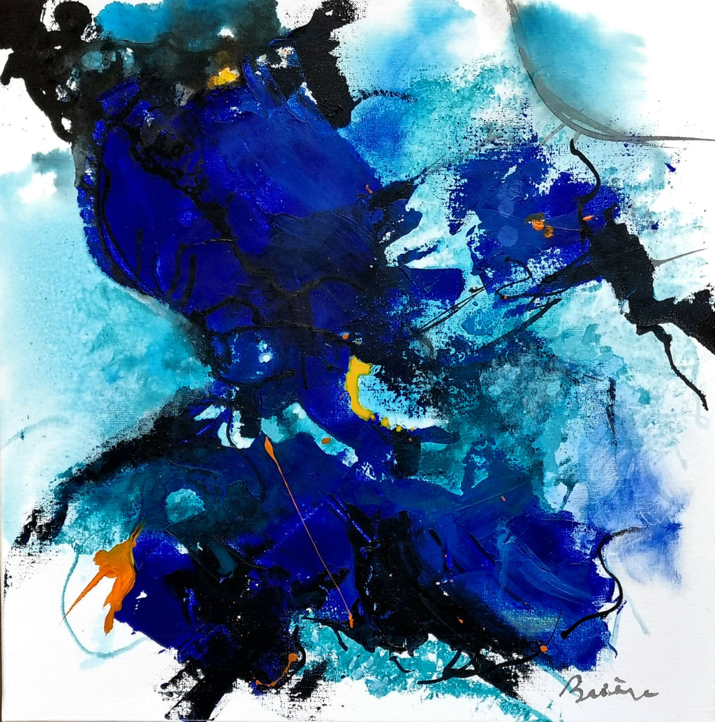 Toile abstraite bleue nuit, formes noires et touches jaunes/orange.