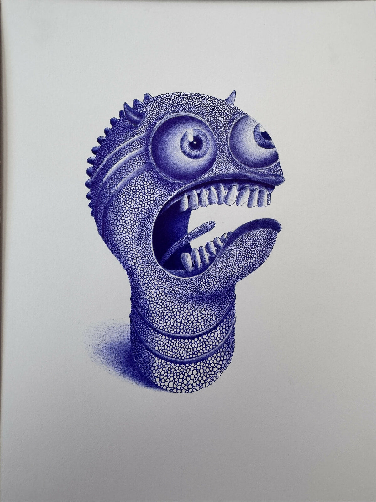 Art imprimé d’une créature bleue en profil, grand œil, bouche ouverte, dents