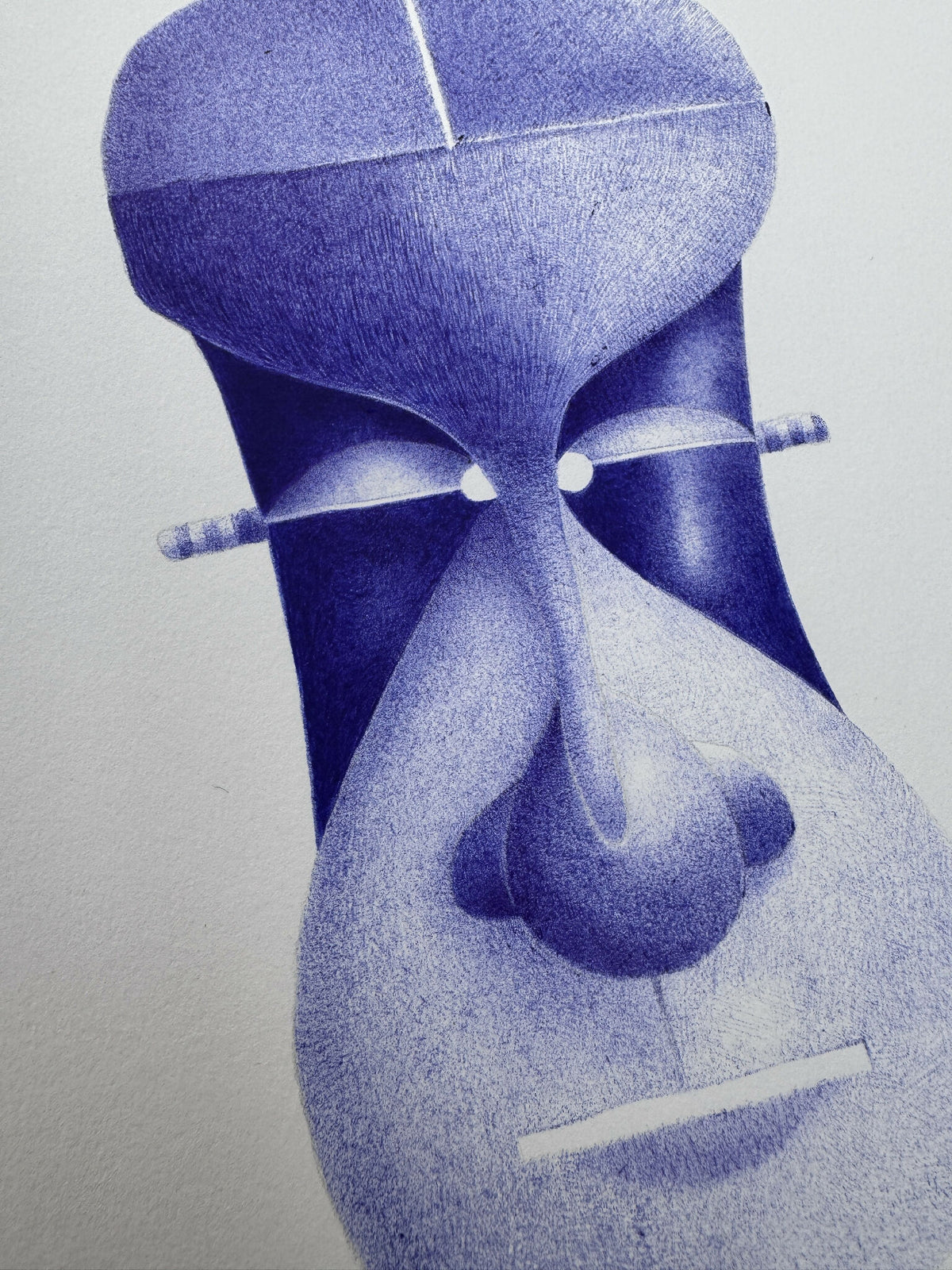 Buste stylisé bleu-violet, gros plan sur le visage, rubans sur les côtés et nez