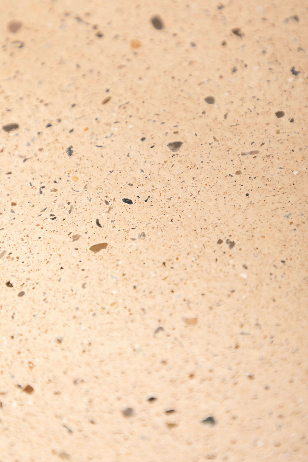 Dessous de plat beige tacheté, gros plan sur la matière