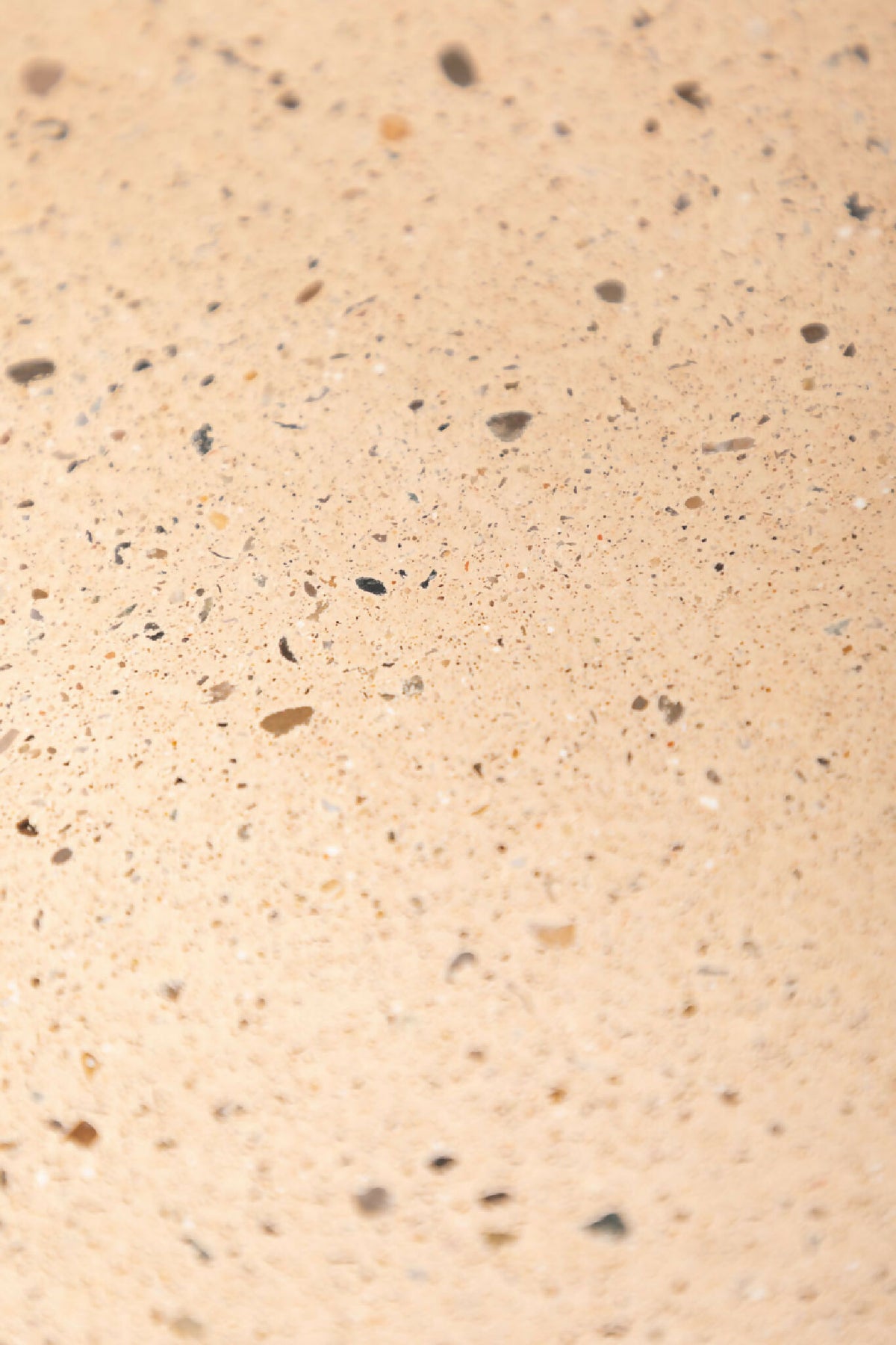 Dessous de plat beige tacheté, gros plan sur la matière