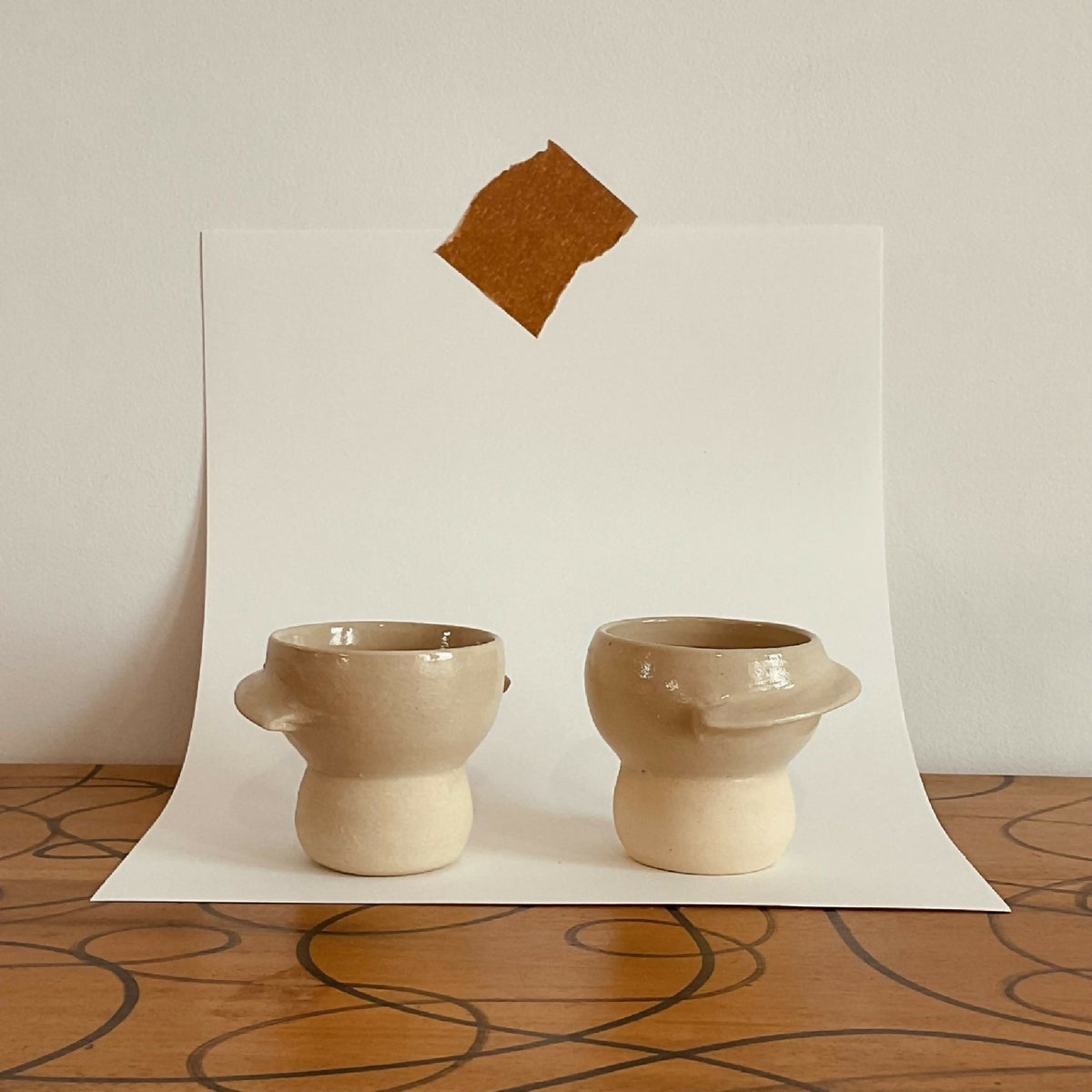Duo de tasses à café en céramique beige, avec anse, deux pièces