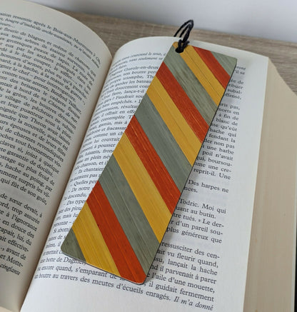 Marque-pages avec marqueterie de paille Vert cuivre kaki et jaune orange kaki