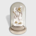 Figurine d’elfe sous cloche en verre, couronne de roses dorées, mains jointes