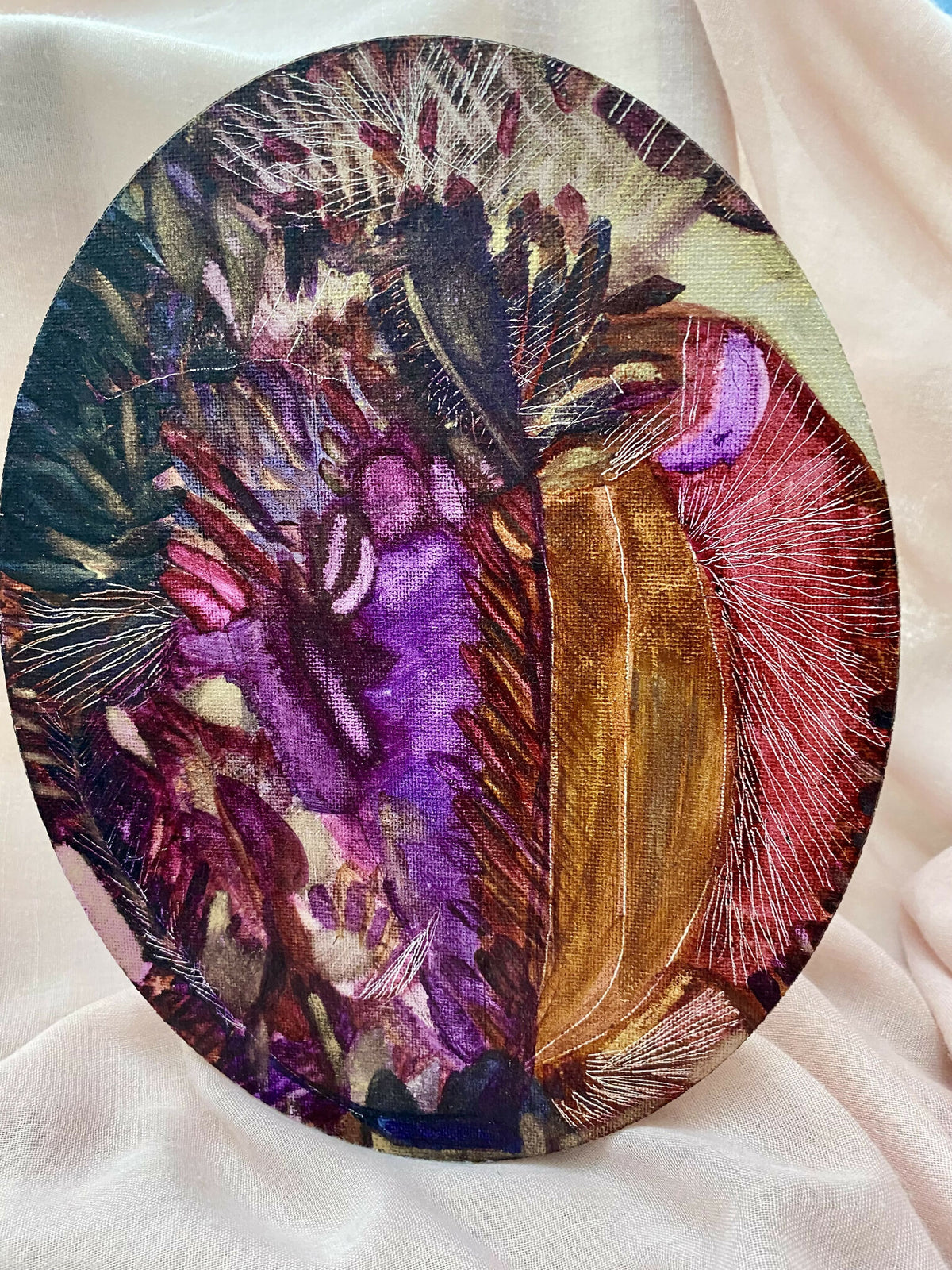 Encre circulaire « Little bird » : motif abstrait de plumes violettes, rouges et dorées