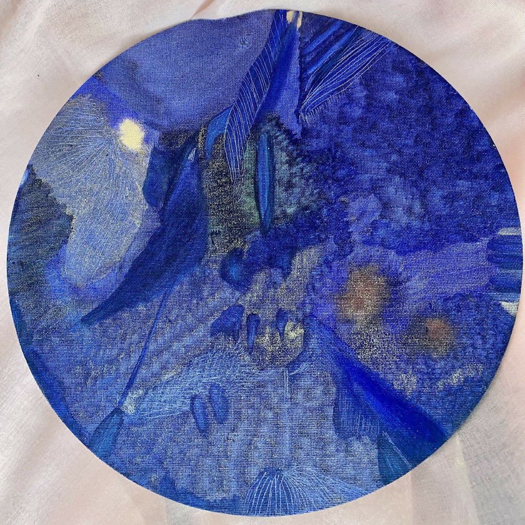 Encre artistique ronde bleue, motif dragon en vol avec touches gris