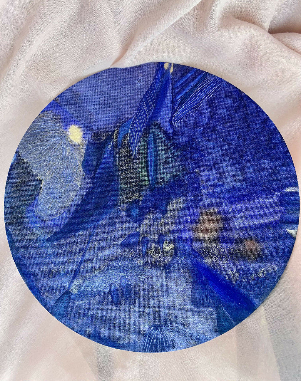 Encre « Vol de dragon » avec motif circulaire bleu aux détails de dragon