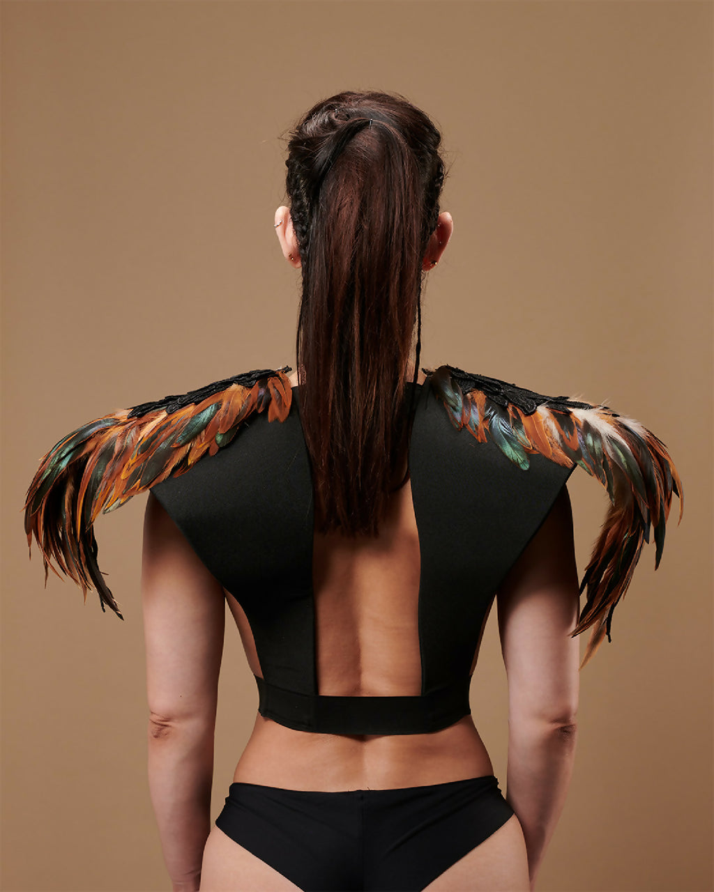 Épaulettes en plumes naturelles multicolores sur base noire