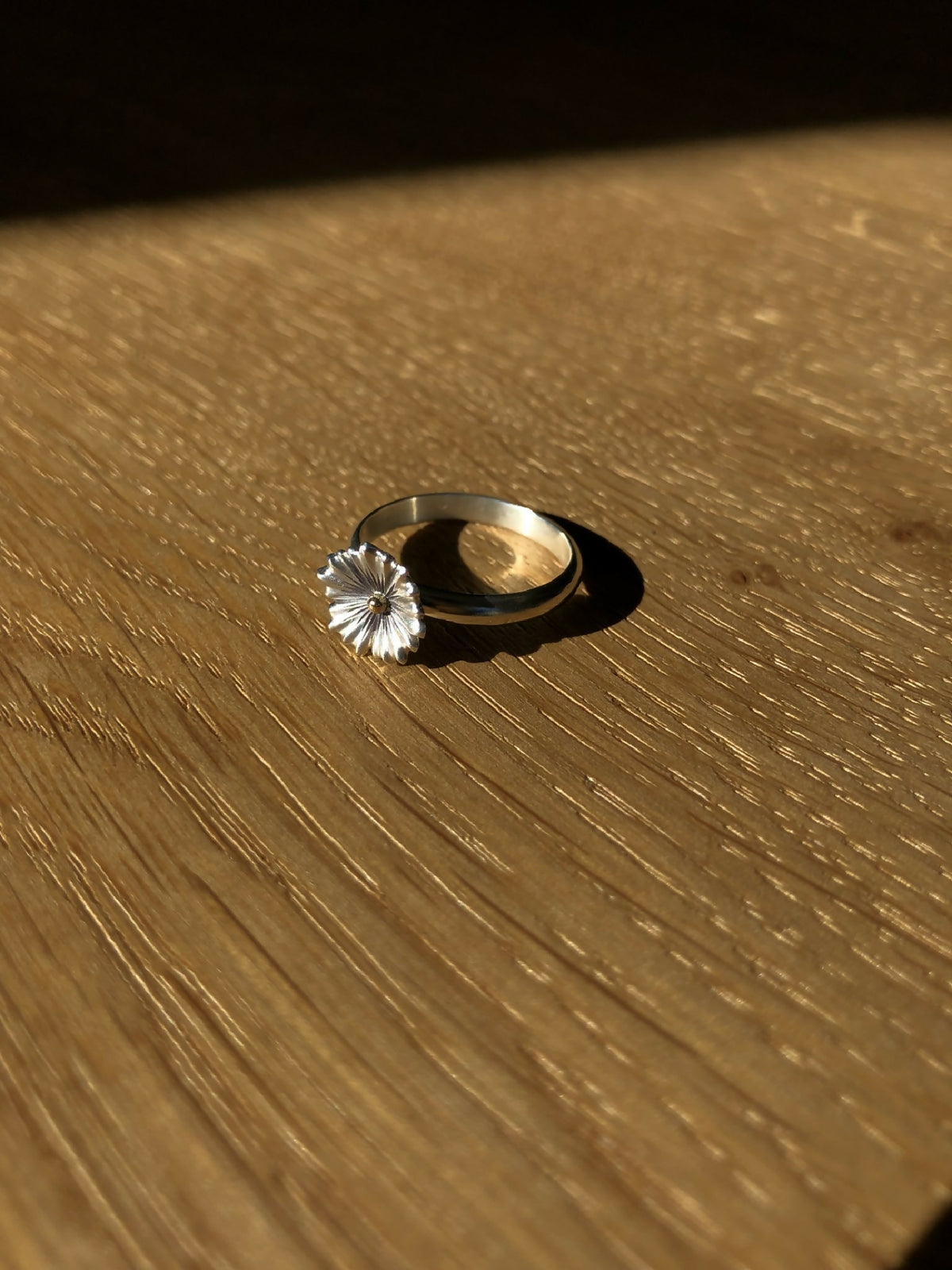 Bague argent 925 et or 18 carats motif fleur, pierres blanches et anneau doré