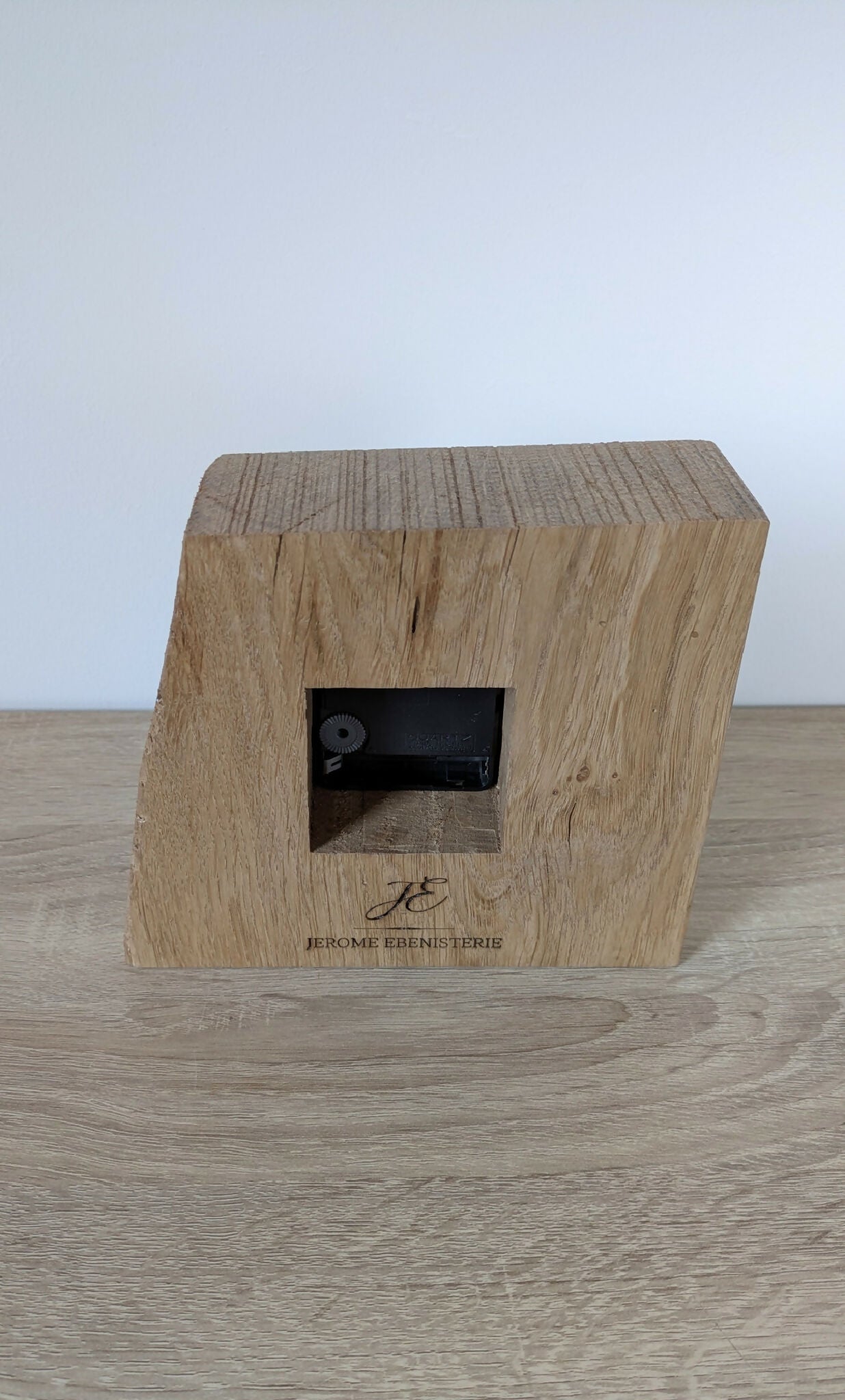 Horloge de bureau en Chêne massif et Marqueterie de paille Gris Anthracite