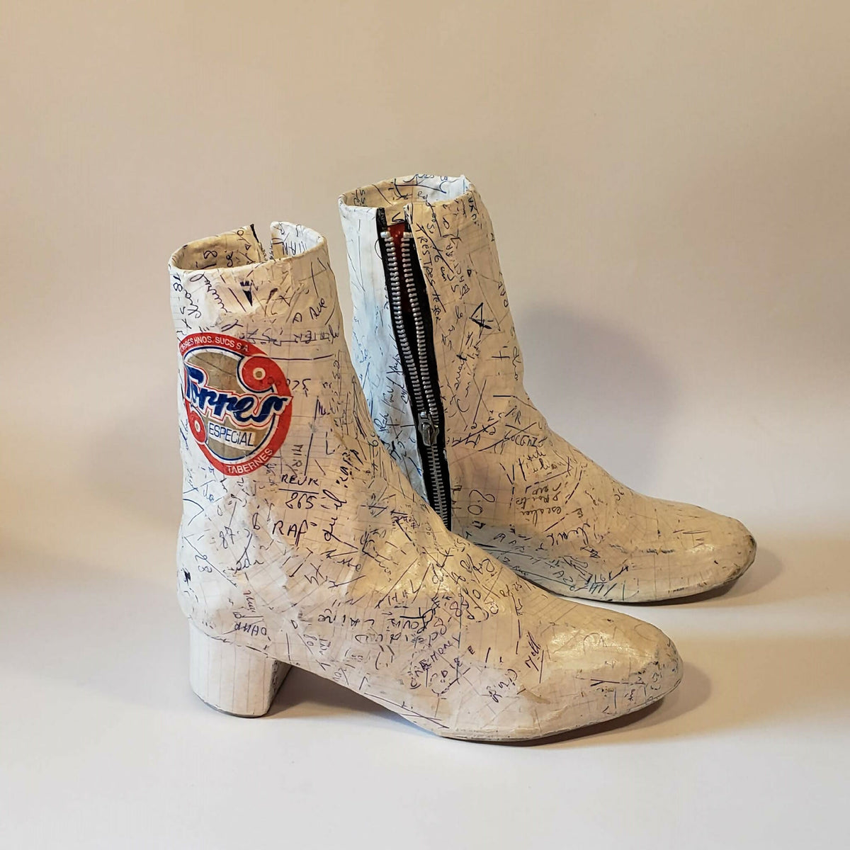 Bottes zippées tige mi-haute, imprimé manuscrit multicolore sur fond clair
