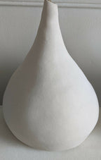Grand vase en forme de goutte, céramique blanche au col étroit