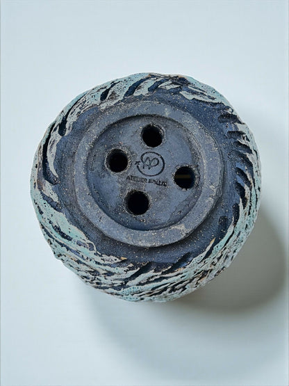 Pot caudex sculpté en grès noir SILALI