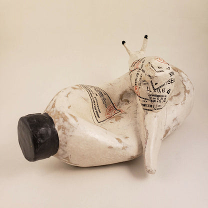 Sculpture - Un escargot blanc