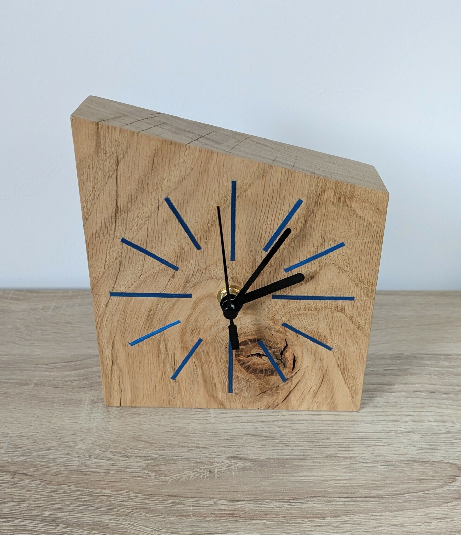 horloge-bois-massif-artisanat-francais-