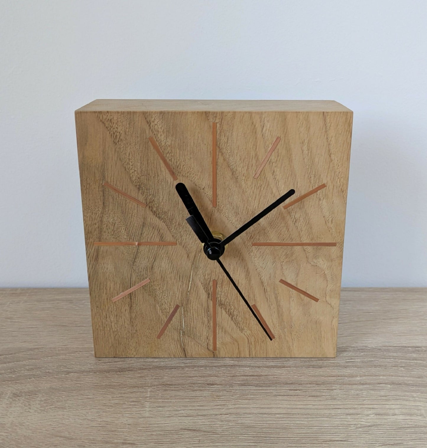 horloge-bois-massif-artisanat-francais-