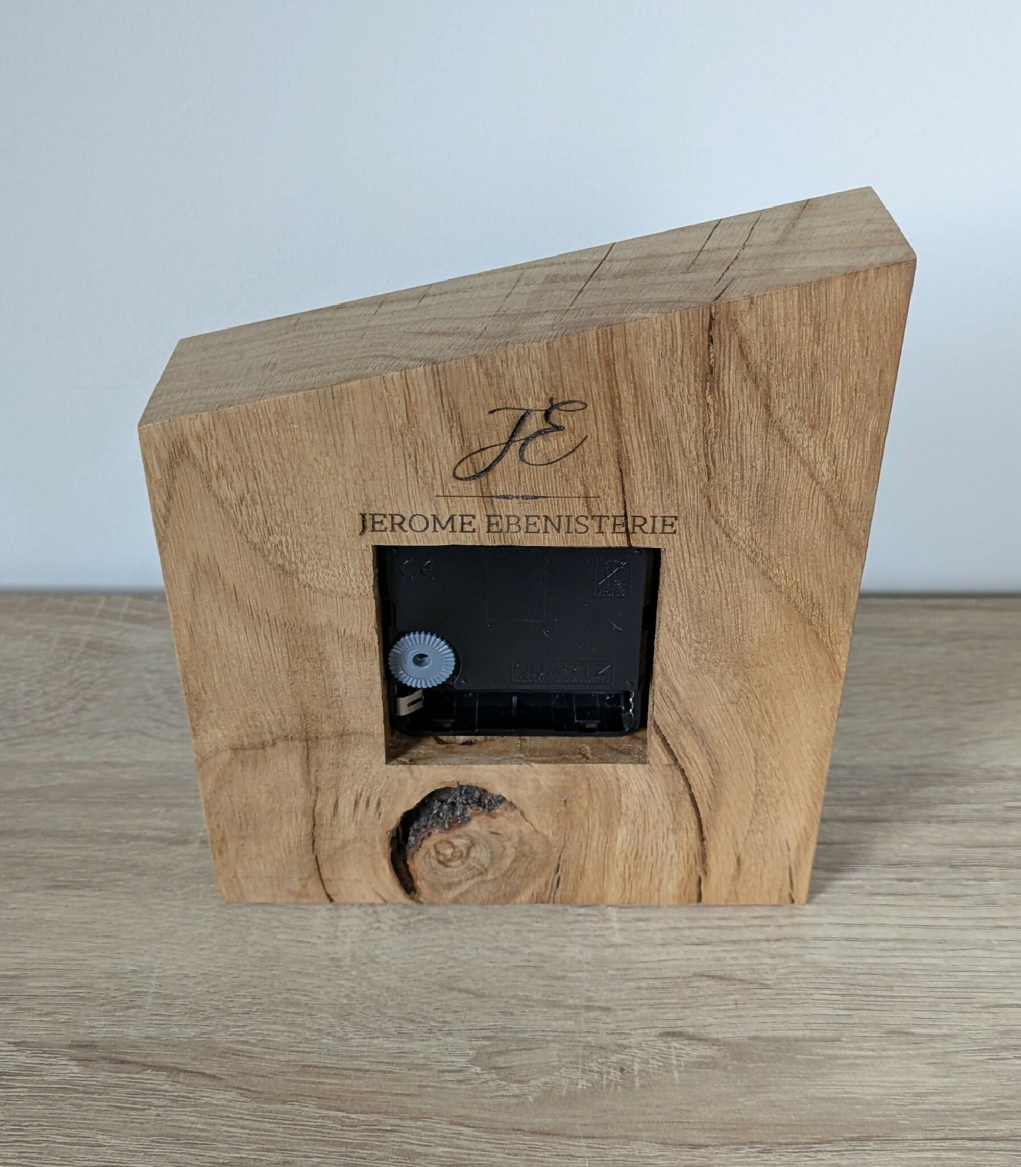 horloge-bois-massif-artisanat-francais-