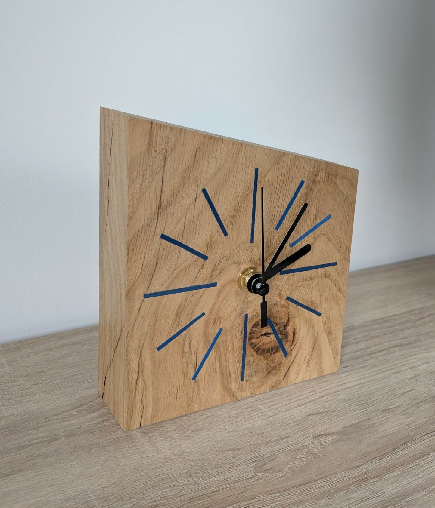 horloge-bois-massif-artisanat-francais-