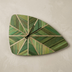 Horloge murale rétro ovale en marqueterie verte, aiguilles noires et liserés clairs