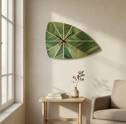 Horloge murale style rétro avec Marqueterie de paille Verte feuille et bronze