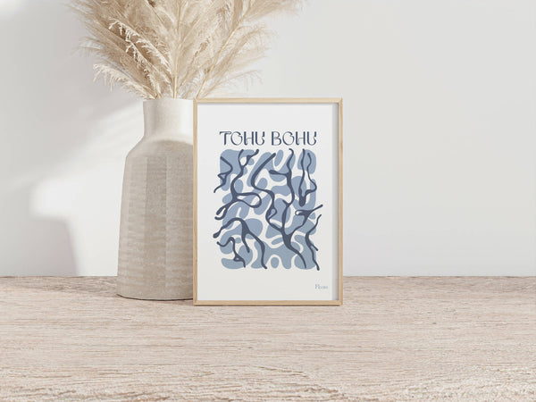 Tirage A4 Tohu Bohu encadré bois, illustration abstraite bleue sur fond clair.