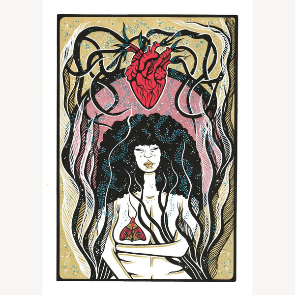 Illustration en cadre : portrait stylisé femme aux cheveux noirs, cœur rouge, motif doré