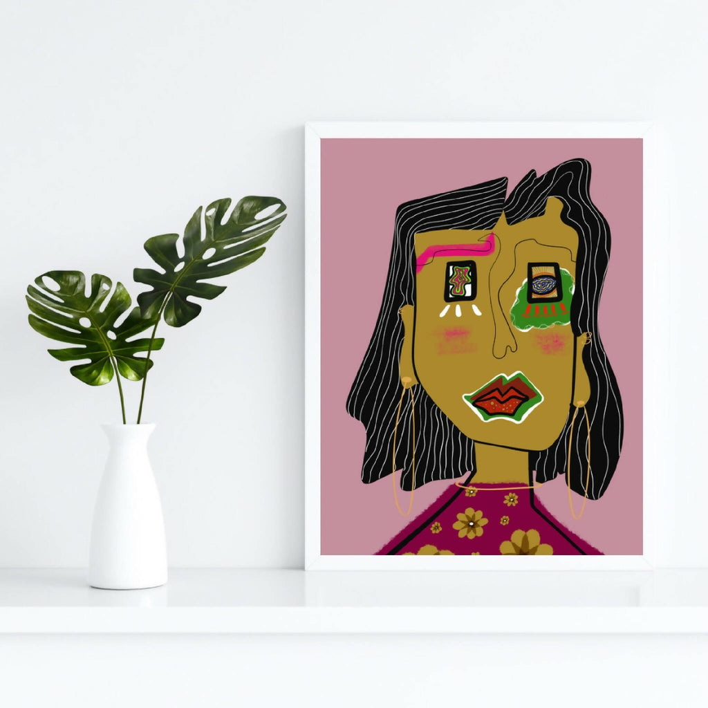 Illustration encadrée d’une femme stylisée aux cheveux noirs et fleurs colorées.