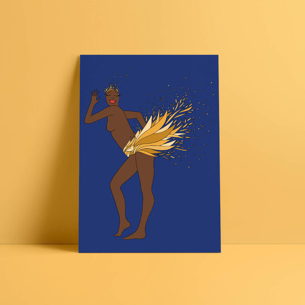 Affiche illustrée d’une danseuse en robe brune, éventail de plumes jaunes sur fond bleu