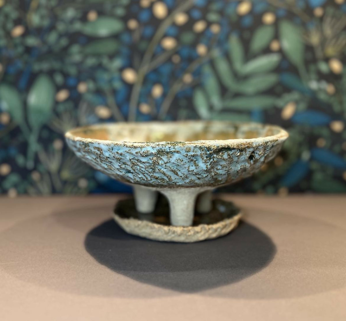 Grand pot rond pour bonsaï en céramique bleu-gris, base surélevée, intérieur clair