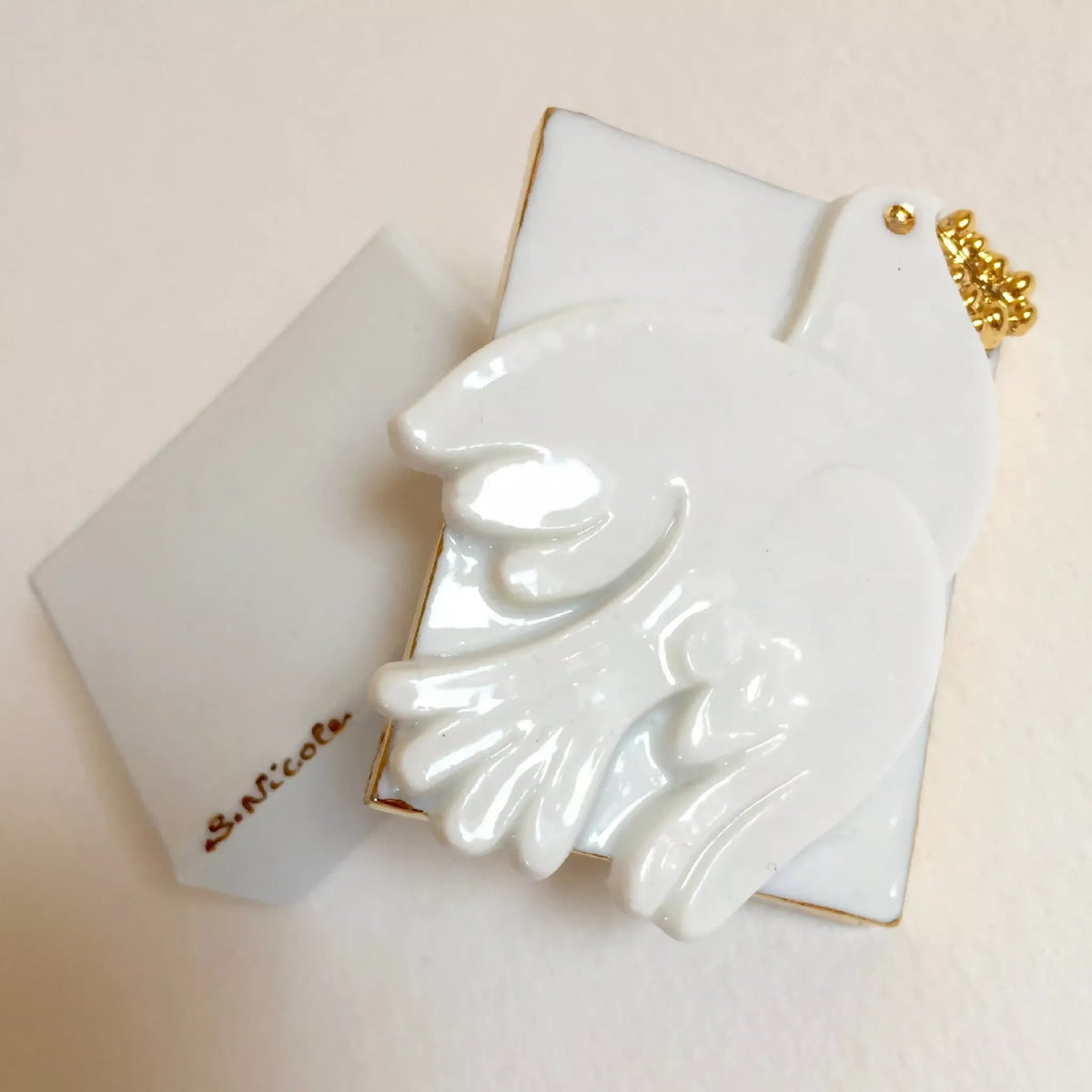 Boîte à bijoux colombe en porcelaine blanche, relief des ailes; inscription Sincere.